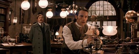 Mark Addy, Guy Pearce - The Time Machine - Photos