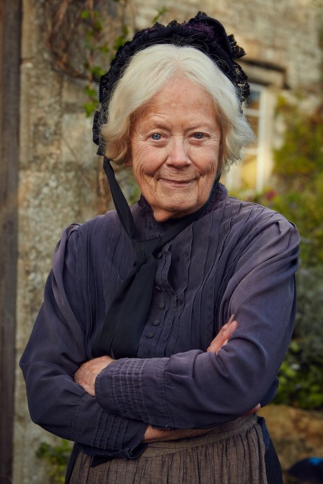 Annette Crosbie - Almabor Rosie-val - Promóció fotók