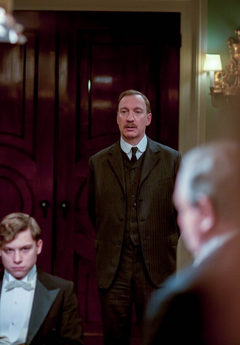 Finn Cole, David Thewlis - An Inspector Calls - Filmfotos