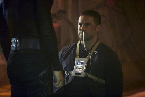 Dylan Bruce - Heroes Reborn - Game Over - Photos