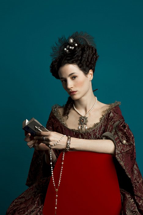 Elisa Lasowski - Versailles - Promoción