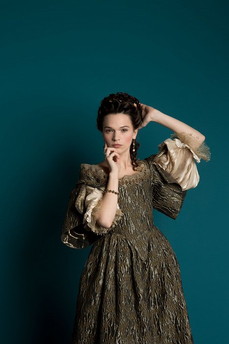 Anna Brewster - Versailles - Werbefoto