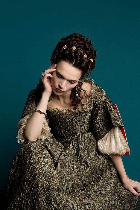 Anna Brewster - Versailles - Werbefoto