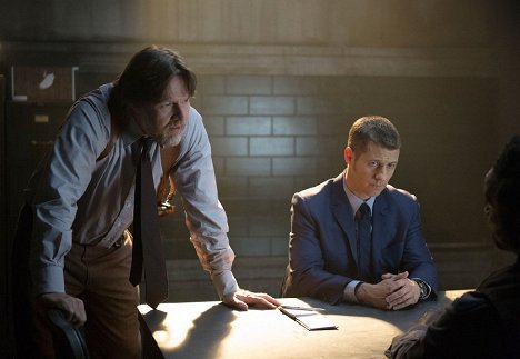 Donal Logue, Ben McKenzie - Gotham - Harvey Dent - Photos