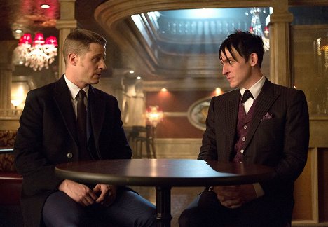 Ben McKenzie, Robin Lord Taylor - Gotham - Miło cię widzieć, Jim - Z filmu