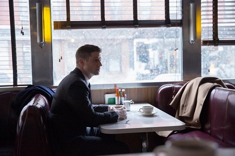 Ben McKenzie - Gotham - Everyone Has a Cobblepot - Photos