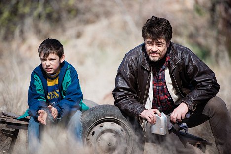 Eldar Residovic, Benicio Del Toro - A Perfect Day - Van film