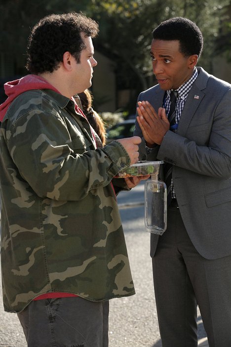 Josh Gad, André Holland - 1600 Penn - Van film