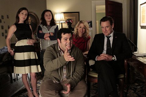 Martha MacIsaac, Josh Gad, Jenna Elfman, Bill Pullman - 1600 Penn - Filmfotos