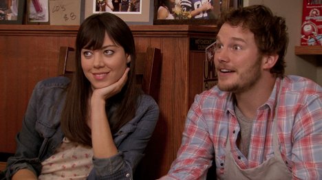 Aubrey Plaza, Chris Pratt - Parks and Recreation - Jerry's Painting - De la película