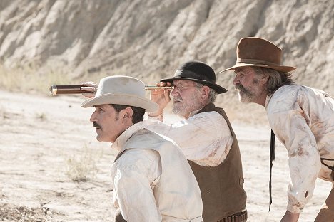 Matthew Fox, Richard Jenkins, Kurt Russell - Bone Tomahawk - Photos