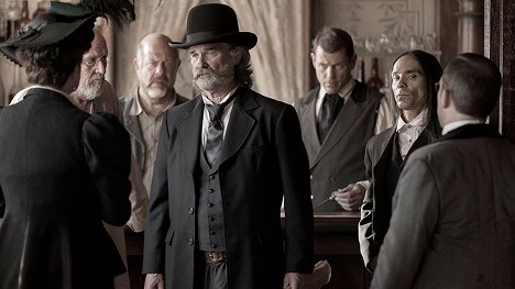 Richard Jenkins, Fred Melamed, Kurt Russell, Michael Paré, Zahn McClarnon - Bone Tomahawk - Z filmu