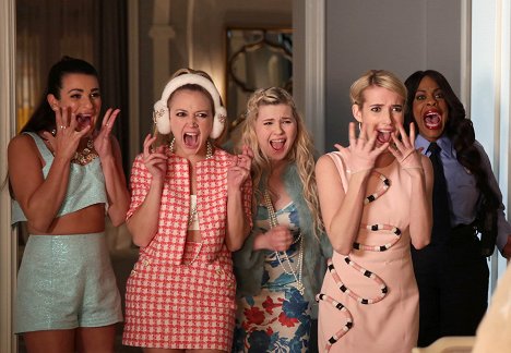 Lea Michele, Billie Lourd, Abigail Breslin, Emma Roberts, Niecy Nash - Scream Queens - De la película