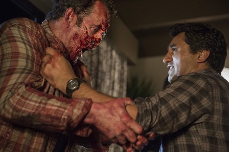 Cliff Curtis - Fear the Walking Dead - Pies - Z filmu