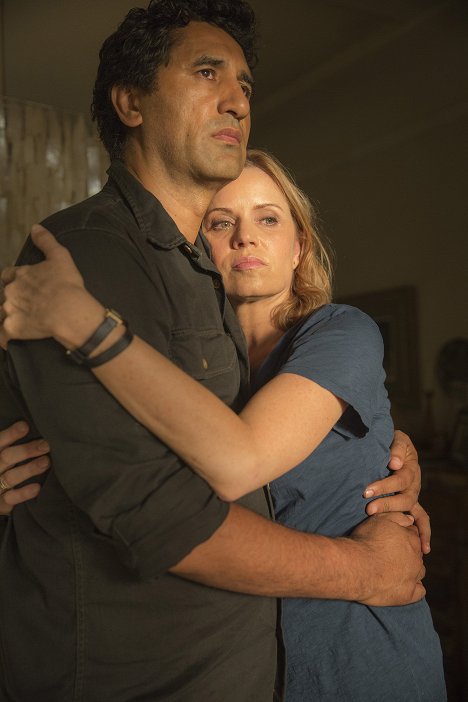 Cliff Curtis, Kim Dickens - Fear the Walking Dead - Cobalt - Photos