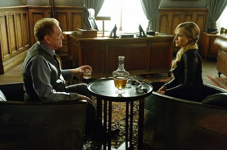 William Atherton, Julie Benz - Defiance - If You Could See Her Through My Eyes - Van film