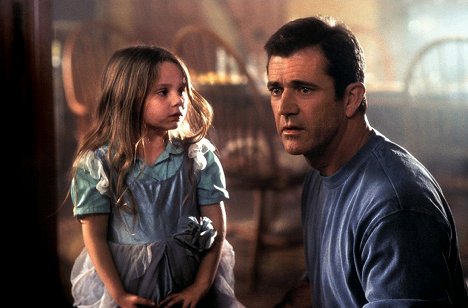 Abigail Breslin, Mel Gibson - Signs - Zeichen - Filmfotos