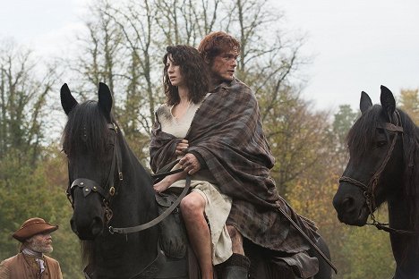 Caitríona Balfe, Sam Heughan - Outlander - Die Highland-Saga - Burg Leoch - Filmfotos