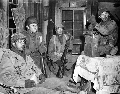 Robert Strauss, Richard Jaeckel, Buddy Ebsen, Jack Palance - Ardennen 1944 - Filmfotos