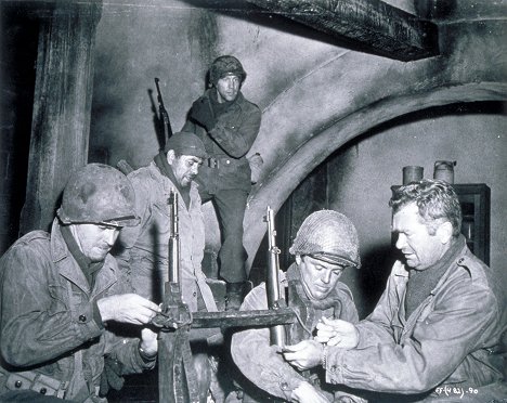 Robert Strauss, Richard Jaeckel, Buddy Ebsen - Ardennen 1944 - Filmfotos