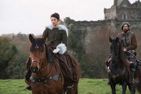 Caitríona Balfe, Duncan Lacroix - Outlander - Die Highland-Saga - Die Jagd - Filmfotos