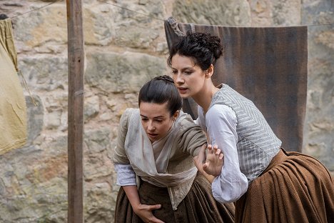 Laura Donnelly, Caitríona Balfe - Outlander - Die Highland-Saga - Die Wacht - Filmfotos