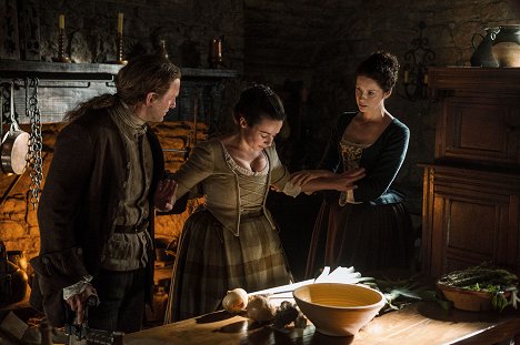 Laura Donnelly, Caitríona Balfe - Outlander - The Watch - Photos