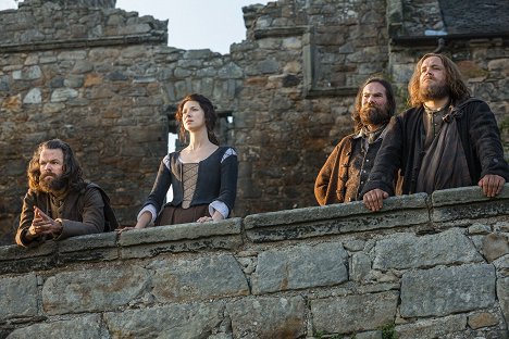 Stephen Walters, Caitríona Balfe, Duncan Lacroix - Outlander - Die Highland-Saga - Erlösung - Filmfotos