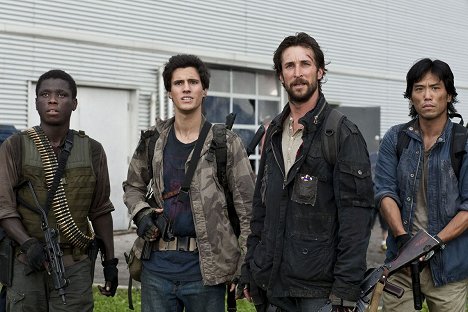 Mpho Koaho, Drew Roy, Noah Wyle, Peter Shinkoda - Falling Skies - Grace - Z filmu