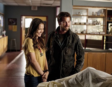 Moon Bloodgood, Noah Wyle - Falling Skies - Sanctuary: Part 2 - De la película