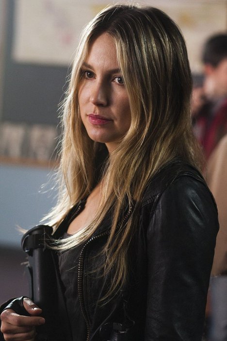 Sarah Carter - Falling Skies - Eight Hours - Photos