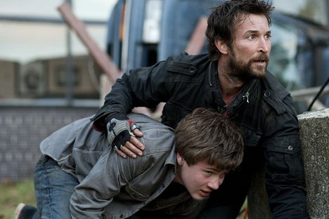 Noah Wyle - Falling Skies - Eight Hours - Photos