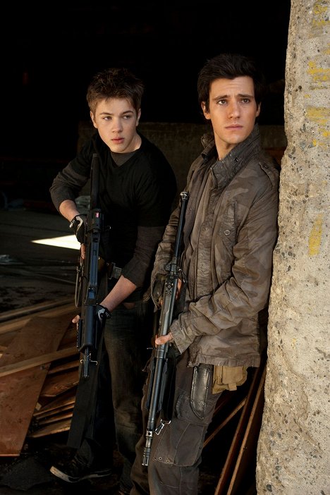 Connor Jessup, Drew Roy - Falling Skies - Young Bloods - Z filmu