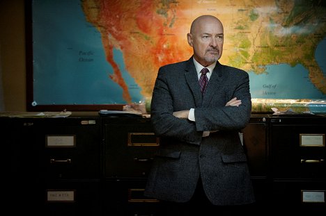 Terry O'Quinn - Falling Skies - The Price of Greatness - Z filmu