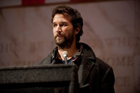 Noah Wyle - Éghasadás - The Price of Greatness - Filmfotók