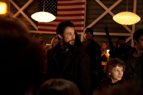 Noah Wyle, Maxim Knight - Falling Skies - The Price of Greatness - Z filmu