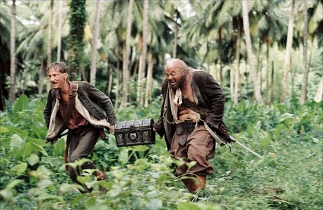 Mackenzie Crook, Lee Arenberg - Pirates of the Caribbean - Fluch der Karibik 2 - Filmfotos