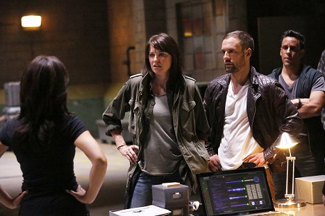 Lucy Lawless, Nick Blood - Agents of S.H.I.E.L.D. - Shadows - Photos