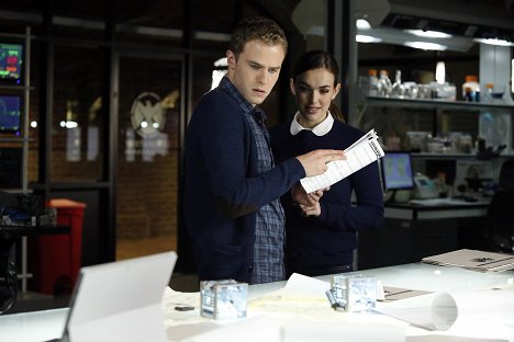 Iain De Caestecker, Elizabeth Henstridge - Os Agentes S.H.I.E.L.D. - Heavy Is the Head - Do filme