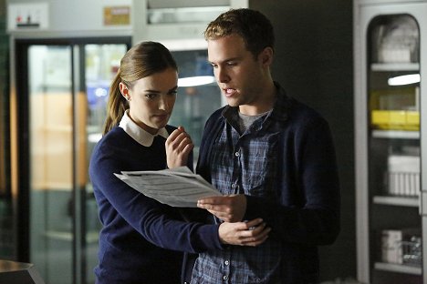 Elizabeth Henstridge, Iain De Caestecker - Os Agentes S.H.I.E.L.D. - Heavy Is the Head - Do filme