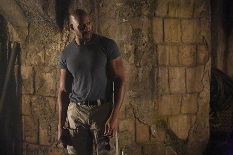 Henry Simmons - MARVEL's Agents Of S.H.I.E.L.D. - In den Abgrund - Filmfotos