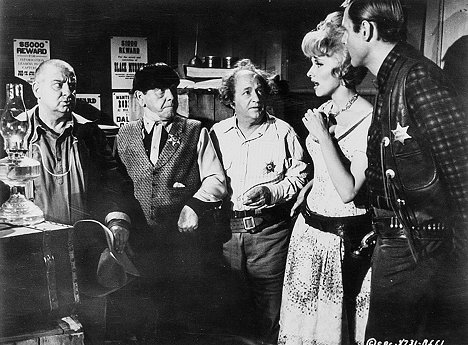 Moe Howard, Larry Fine, Nancy Kovack, Adam West - The Outlaws Is Coming - Filmfotos