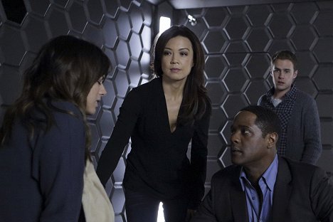 Ming-Na Wen, Iain De Caestecker - Agents of S.H.I.E.L.D. - One of Us - Van film