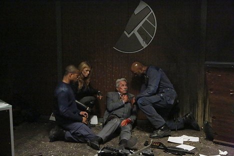 Adrianne Palicki, Henry Simmons - Agents of S.H.I.E.L.D. - One Door Closes - Photos