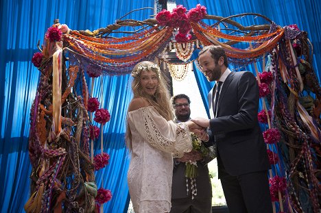 Jemima Kirke, Chris O'Dowd - Girls - She Did - Photos