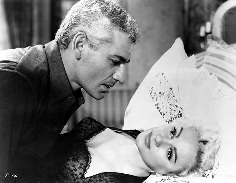 Jeff Chandler, Martine Carol - Ten Seconds to Hell - Z filmu