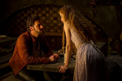 Tom Bateman, Hera Hilmar - Da Vinciho démoni - Velekněz - Z filmu