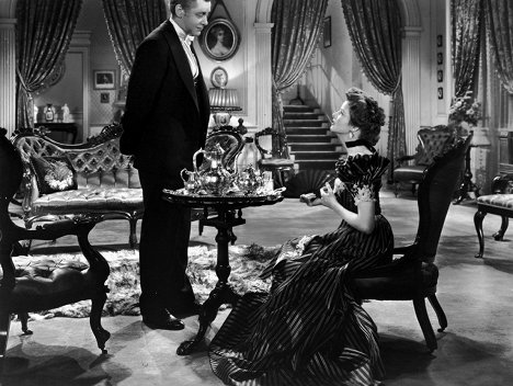 Herbert Marshall, Katharine Hepburn - A Woman Rebels - Z filmu