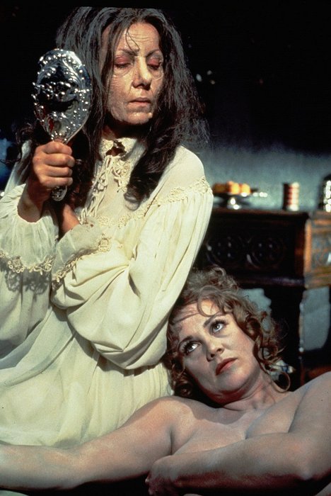 Ingrid Pitt, Andrea Lawrence - Draculan himo - Kuvat elokuvasta