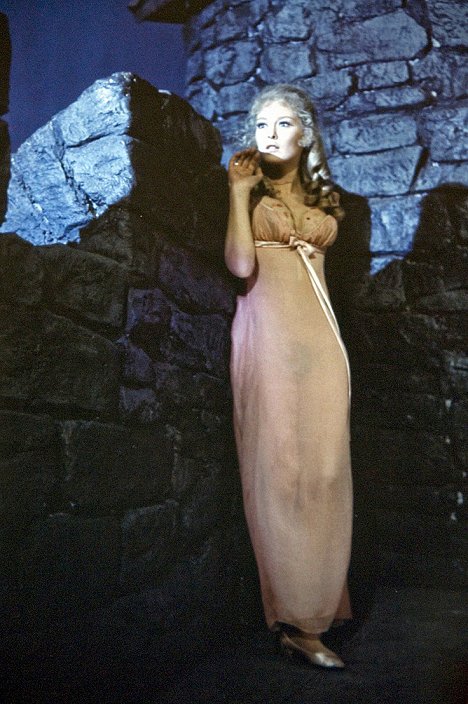 Jenny Hanley - Scars of Dracula - Kuvat elokuvasta